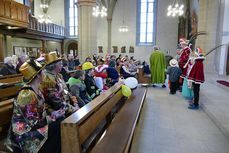 Naumburger Prinzenpaare mit Hofnarren besuchen den Kindergottesdienst (Foto: Karl-Franz Thiede)